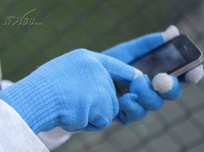 欧卡优触屏触控手套 纯色设计，科技与温暖的完美融合